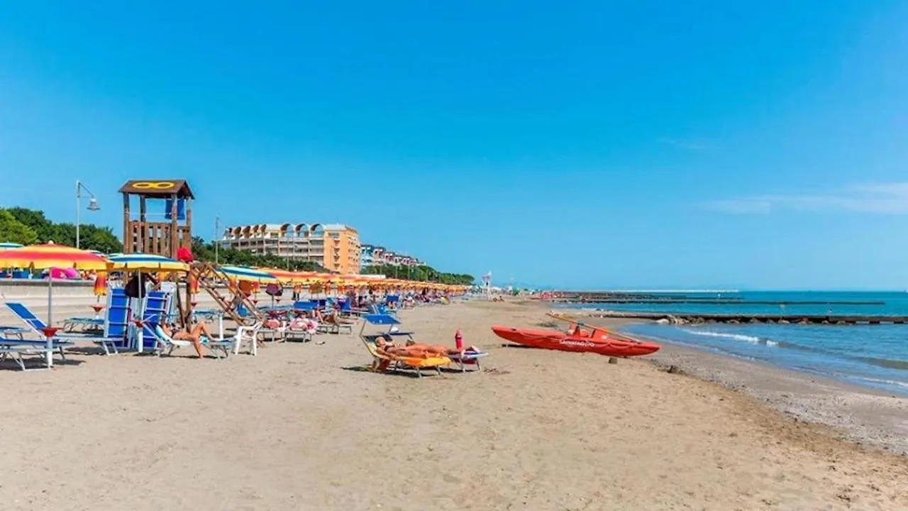 Modern Apartment With Private Garden Porto Santa Margherita di Caorle